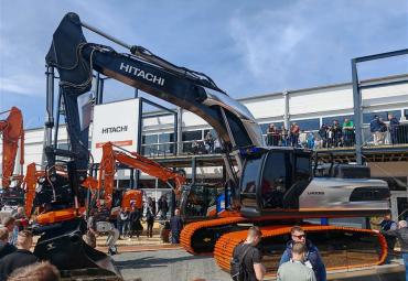 Hitachi palielina investīcijas pētniecībā un attīstībā