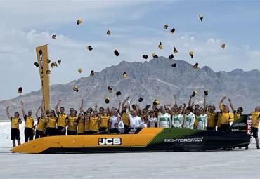 JCB Hydromax uzstāda pasaules ātruma rekordu 640 km/h