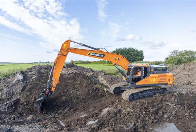 Develon paplašina elektrisko ekskavatoru klāstu