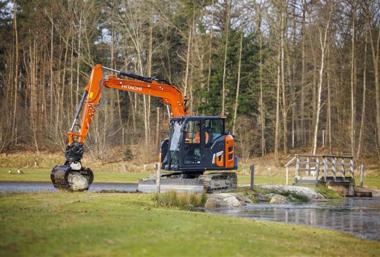 Hitachi papildina Zaxis-7 klāstu ar kompaktajiem ekskavatoriem