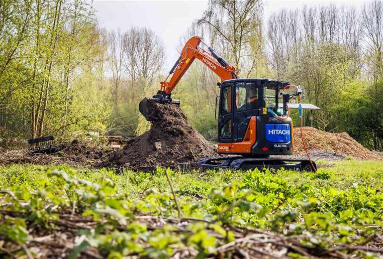 Hitachi laiž klajā nulles emisiju ekskavatoru