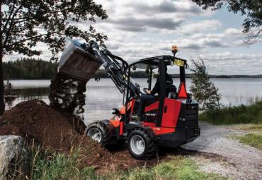 CNH tirgos Norcar kompaktos iekrāvējus