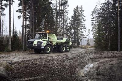 Volvo CE testē pasaulē pirmo ūdeņraža vilcēja prototipu