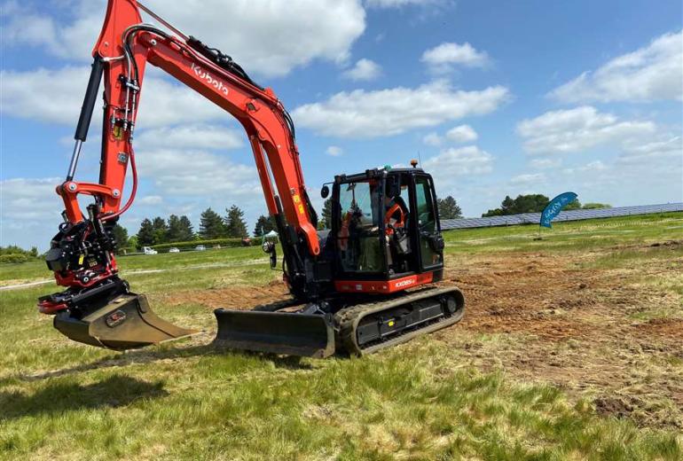 Kubota prezentē jaunu mini ekskavatoru