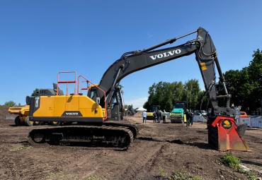 Fotoreportāža: Volvo jaunās paaudzes ekskavatoru demonstrācija