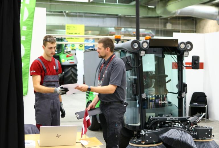 No atslēdznieka līdz inženierim: izglītība, darbs un izaugsme smago spēkratu nozarē