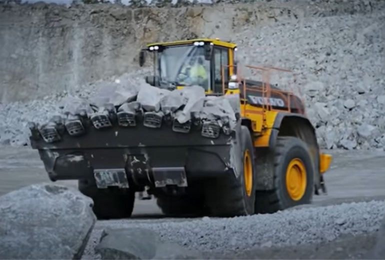 VIDEO: 10 pasaulē lielākie un jaudīgākie riteņiekrāvēji