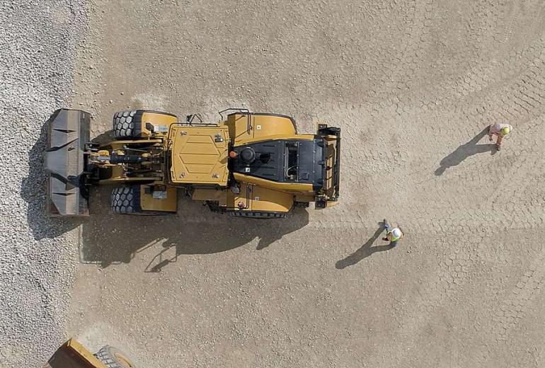 Caterpillar pievieno sadursmes brīdinājuma un kravnesības opcijas vidēja izmēra riteņiekrāvējiem