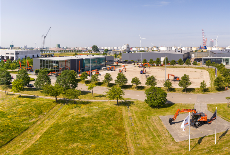 Hitachi Construction Machinery kļūs par Landcros