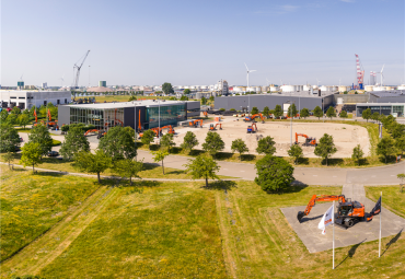 Hitachi Construction Machinery kļūs par Landcros