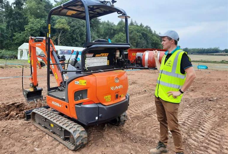 Kubota laiž klajā LPG mini ekskavatoru