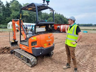 Kubota laiž klajā LPG mini ekskavatoru